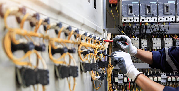 Professional Electrician technician working in Williamsville, IL